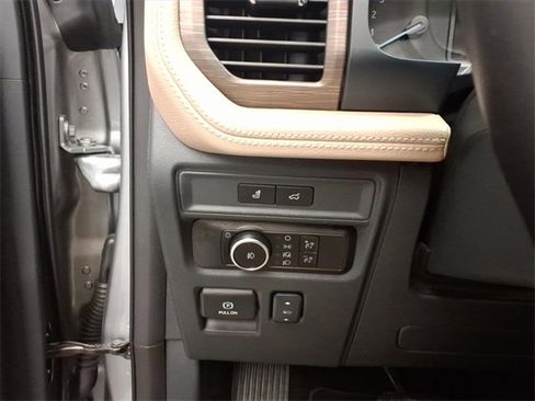 Used 2024 Ford Expedition Limited image 16