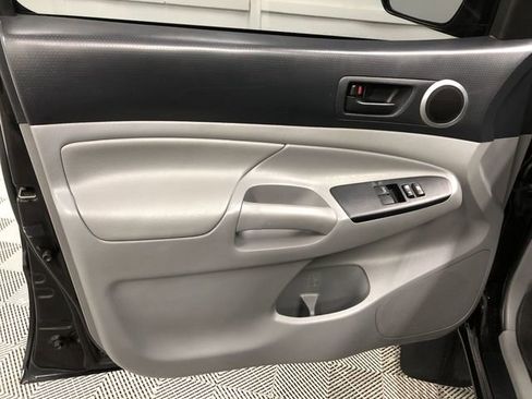 Used 2015 Toyota Tacoma 4x4 Access Cab V6 image 12