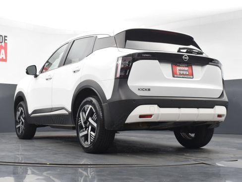 Used 2025 Nissan Kicks SV w/ Illumination Package FWD image 28