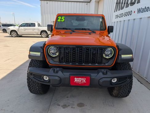 Used 2025 Jeep Wrangler Sport AWD/4WD image 34