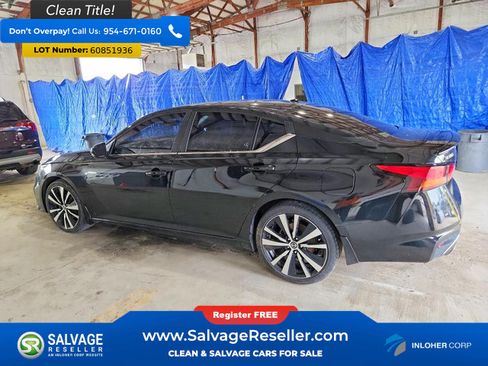 Used 2020 Nissan Altima 2.5 SR w/ Premium Package FWD image 3