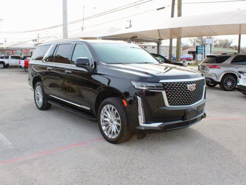 Used 2023 Cadillac Escalade ESV Premium Luxury image 2