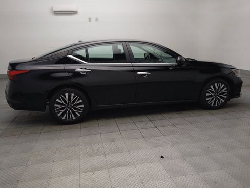 Used 2024 Nissan Altima 2.5 SV FWD image 10