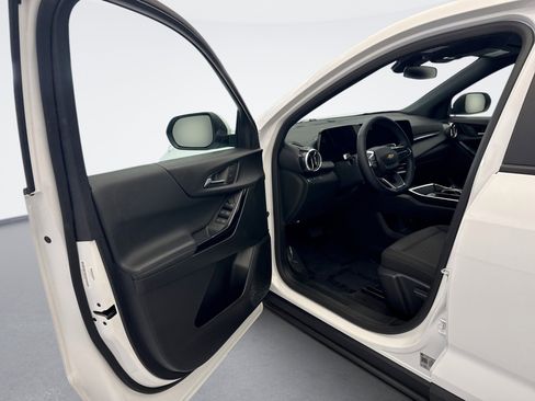 Used 2025 Chevrolet Equinox LT AWD/4WD image 9