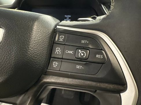 Used 2024 Jeep Grand Cherokee L Limited w/ Luxury Tech Group II AWD/4WD image 17