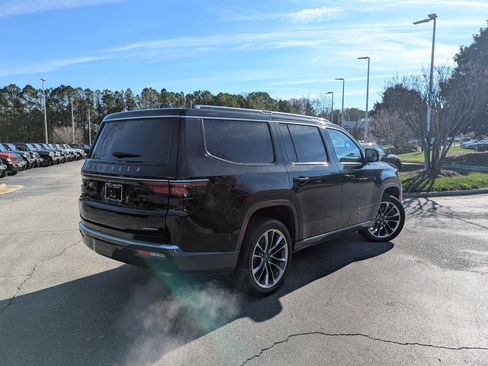 Used 2022 Jeep Wagoneer Series III w/ Premium Group I image 5