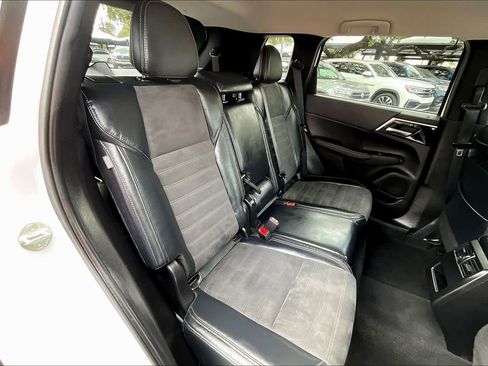 Used 2023 Mitsubishi Outlander SE image 19