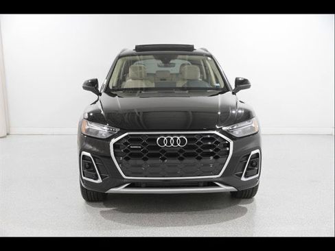 Used 2023 Audi Q5 2.0T Premium Plus w/ Premium Plus Package AWD/4WD image 2