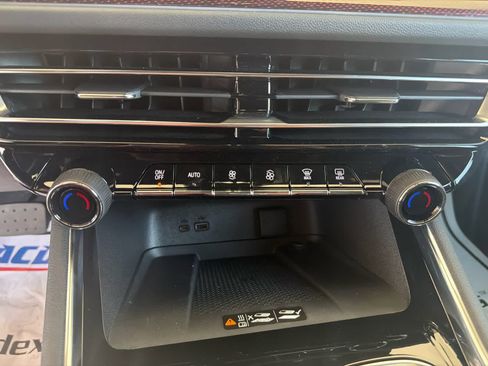 New 2026 Chevrolet Traverse RS w/ LPO, Floor Liner Package FWD image 21