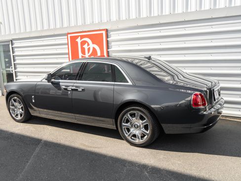 Used 2017 Rolls-Royce Ghost RWD image 45