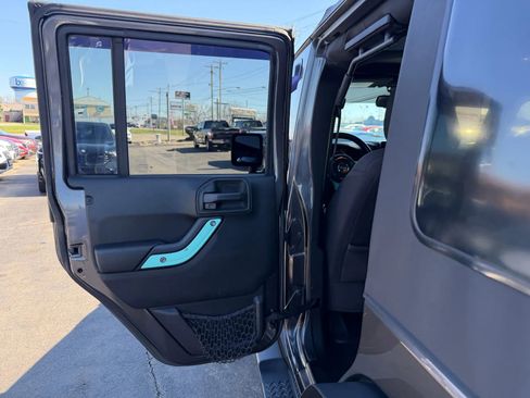 Used 2018 Jeep Wrangler Unlimited Sport S AWD/4WD image 30