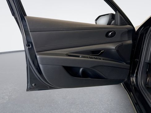 Used 2025 Hyundai Elantra Sport FWD image 9