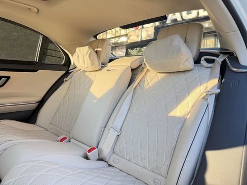 Used 2022 Mercedes-Benz S 580 4MATIC Sedan w/ AMG Line Package image 17