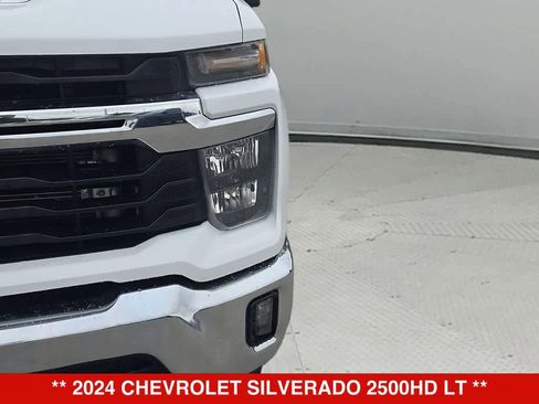 Used 2024 Chevrolet Silverado 2500 LT AWD/4WD image 11
