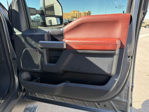 Used 2022 Ford F350 Platinum image 46