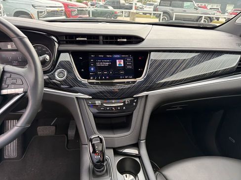 Used 2025 Cadillac XT6 Premium Luxury image 18