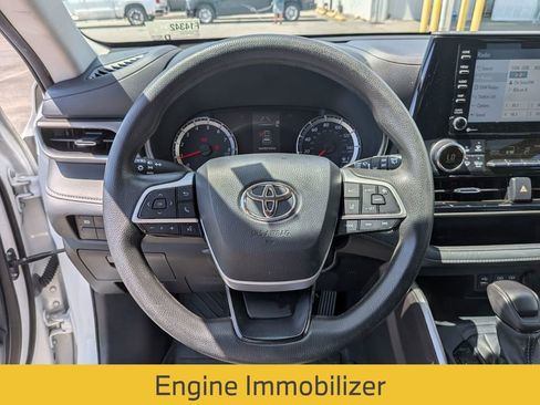 Used 2022 Toyota Highlander L FWD image 14