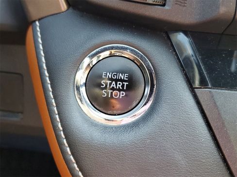 Used 2017 Toyota RAV4 SE image 34