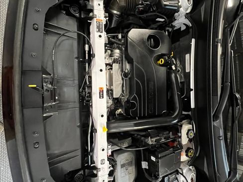 Used 2023 GMC Terrain SLE w/ Driver Convenience Package FWD image 10