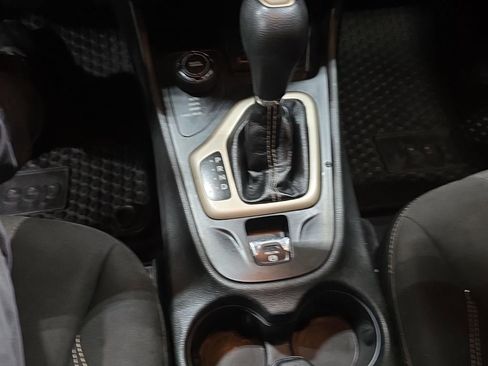 Used 2018 Jeep Cherokee Latitude w/ Cold Weather Group image 16