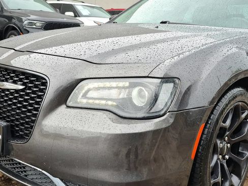 Used 2019 Chrysler 300 Touring w/ Sport Appearance Package RWD image 10