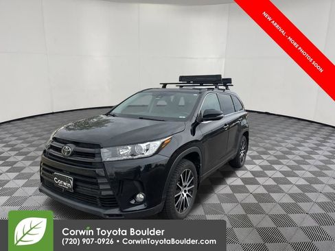 Used 2017 Toyota Highlander SE AWD/4WD image 1