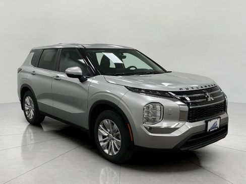 New 2026 Mitsubishi Outlander ES image 1