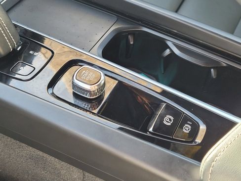 Used 2022 Volvo XC60 T8 R-Design w/ Advanced Package image 27