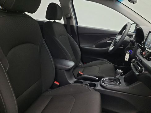 Used 2018 Hyundai Elantra GT FWD image 21