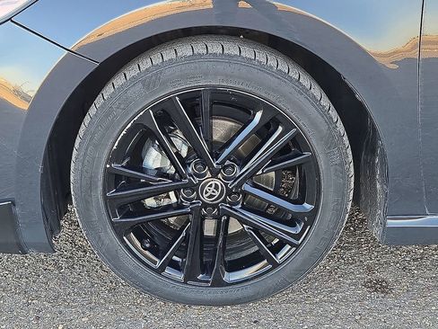 Used 2025 Toyota Camry SE image 11