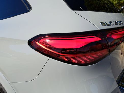 New 2026 Mercedes-Benz GLC 300 image 36