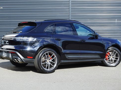 Certified 2023 Porsche Macan S AWD/4WD image 13