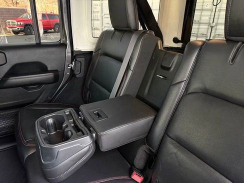 Used 2018 Jeep Wrangler Unlimited Rubicon AWD/4WD image 29