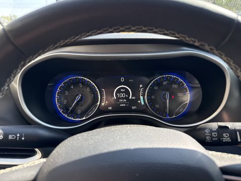 Used 2024 Chrysler Pacifica Touring-L FWD image 29