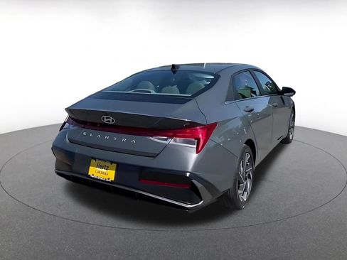 Used 2025 Hyundai Elantra SEL FWD image 14