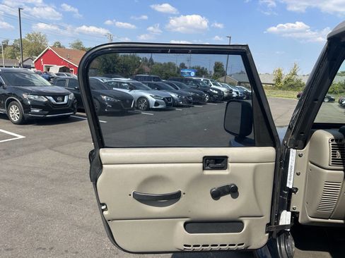 Used 2004 Jeep Wrangler Sahara image 15