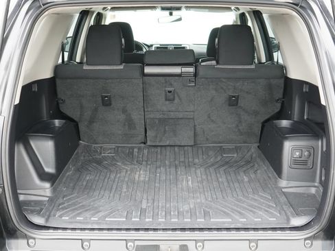 Used 2018 Toyota 4Runner SR5 AWD/4WD image 8