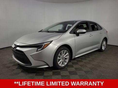 Used 2024 Toyota Corolla LE w/ LE Convenience Package image 3