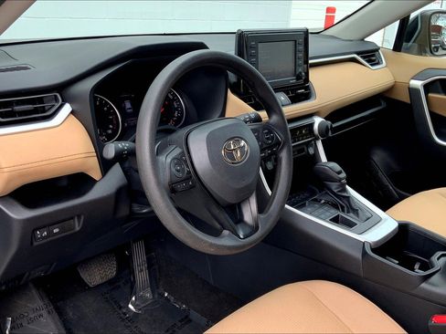 Used 2022 Toyota RAV4 LE AWD/4WD image 14