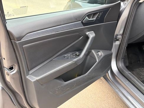 Used 2024 Volkswagen Jetta SE FWD image 10