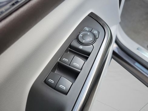 Used 2018 GMC Acadia SLT image 19