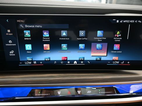 Used 2025 BMW 740i xDrive image 25