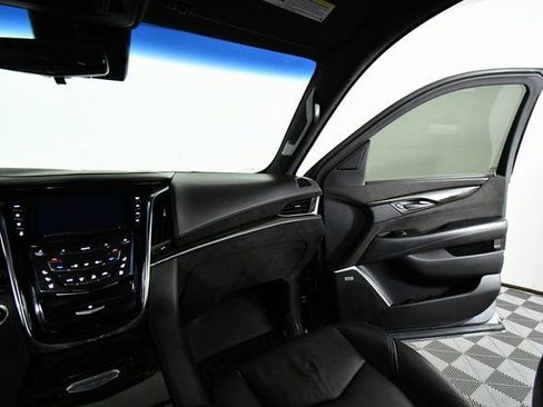 Used 2020 Cadillac Escalade Platinum image 21