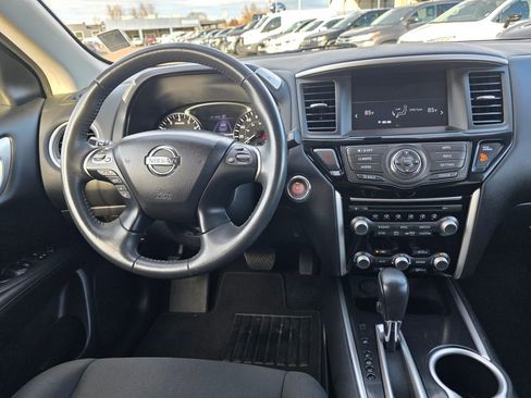 Used 2018 Nissan Pathfinder SV image 10