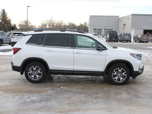 Certified 2023 Honda Passport TrailSport image 4