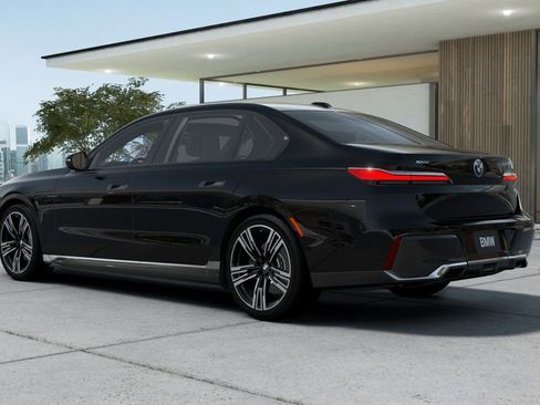 New 2026 BMW 750e xDrive AWD/4WD image 2