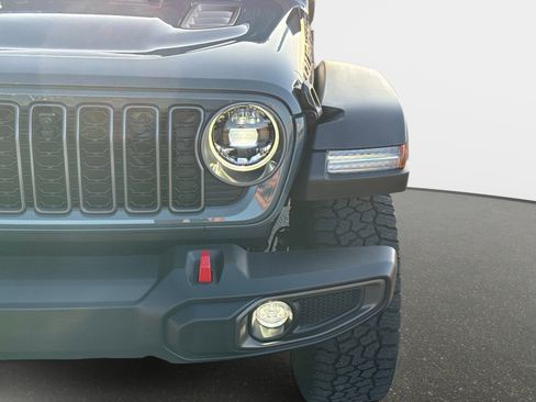 Certified 2025 Jeep Gladiator Rubicon w/ Safety Group image 10