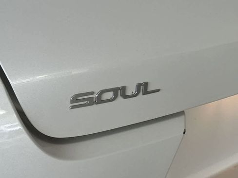 Used 2023 Kia Soul EX FWD image 11