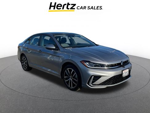 Used 2025 Volkswagen Jetta SE image 1