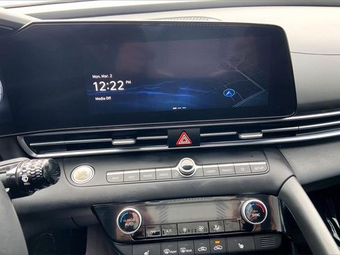 Used 2025 Hyundai Elantra SEL image 11